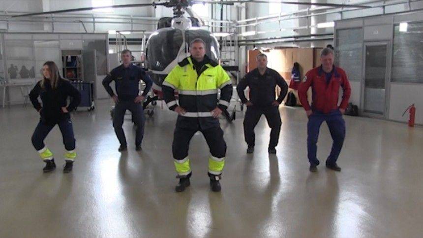 «Улыбок вам!» — московские спасатели приняли участие в челлендже от Little Big