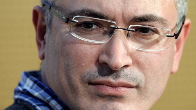 Песков назвал некорректным факт интервью "Эха Москвы" с Ходорковским