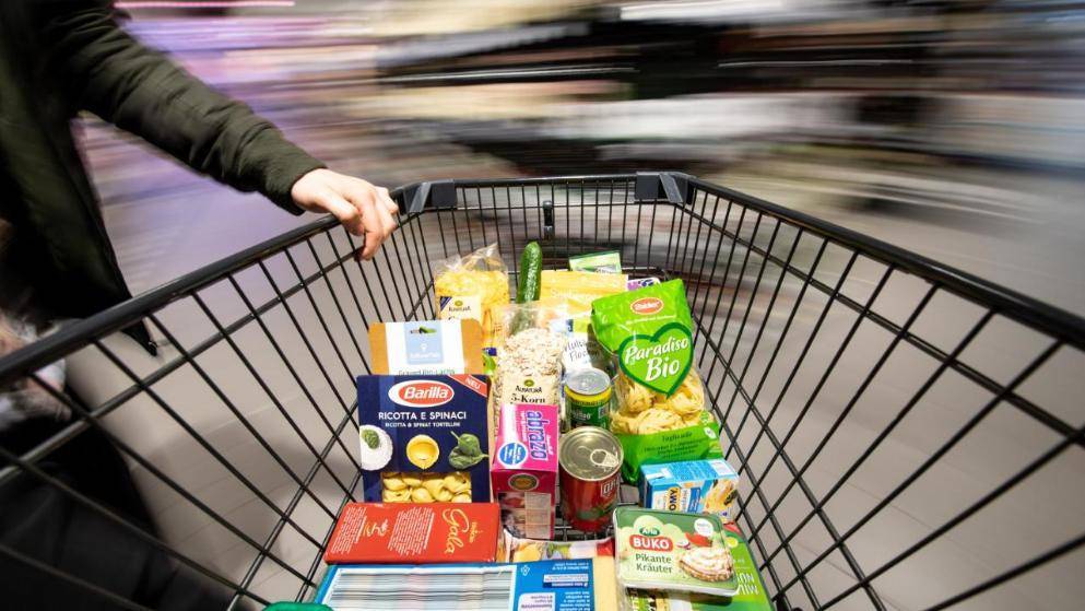 Конфликты и драки: карантинные правила в супермаркетах вызывают множество проблем
