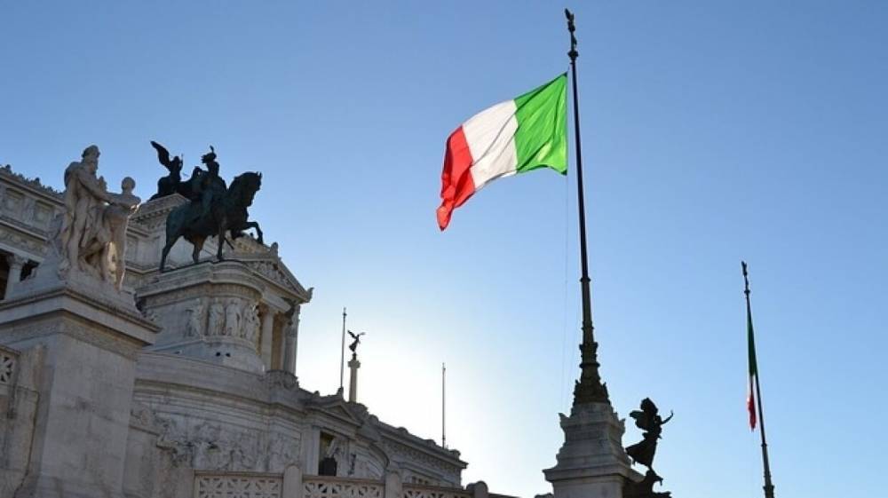 В Италии снимают флаги ЕС из-за отказа помогать в борьбе с коронавирусом