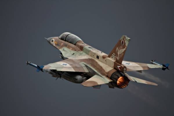 СМИ: Израиль атаковал под Хомсом сирийских и иранских командиров