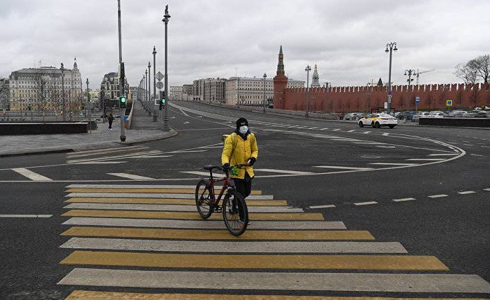 Москва: как будто вернулись советские времена. Из-за ограничений с выходами из дома на улицах ни людей, ни автомобильных пробок (Санкэй симбун, Япония)