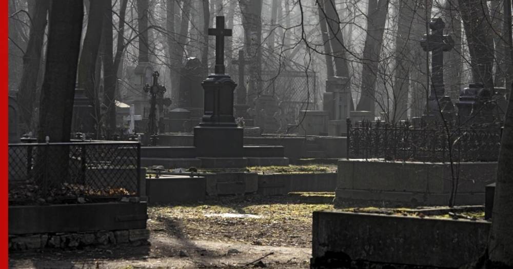 Жителям Москвы предложили дистанционное посещение кладбищ