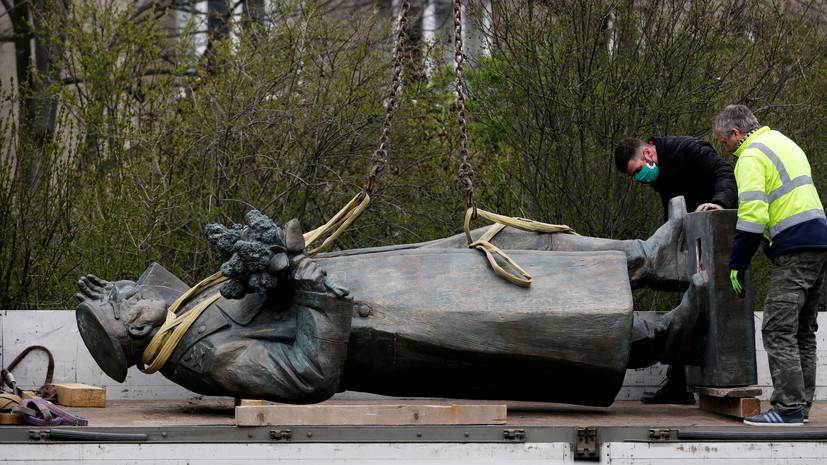 СК возбудил дело из-за сноса памятника маршалу Коневу в Чехии