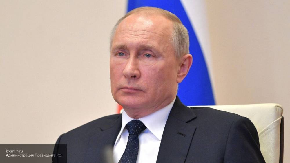 Путин поручил оказать дополнительную поддержку пожилым людям в связи с коронавирусом