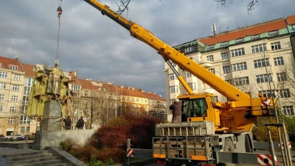 В Совфеде предложили ввести санкции против Чехии за снос памятника маршалу Коневу