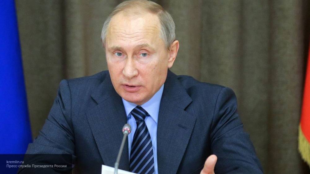 Путин поручил кабмину поддержать региональные бюджеты
