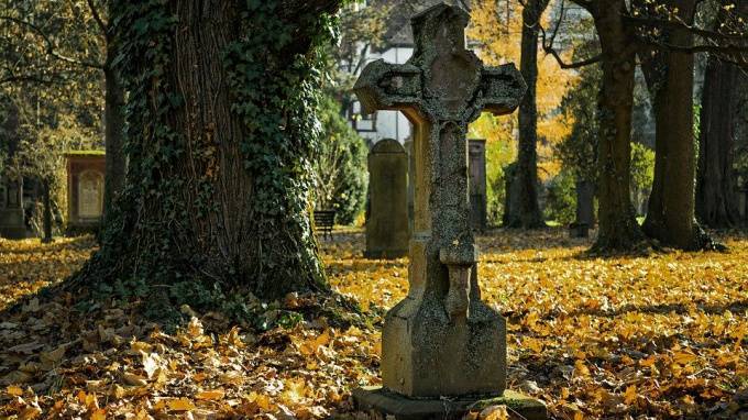В Петербурге не будут закрывать кладбища из-за коронавируса