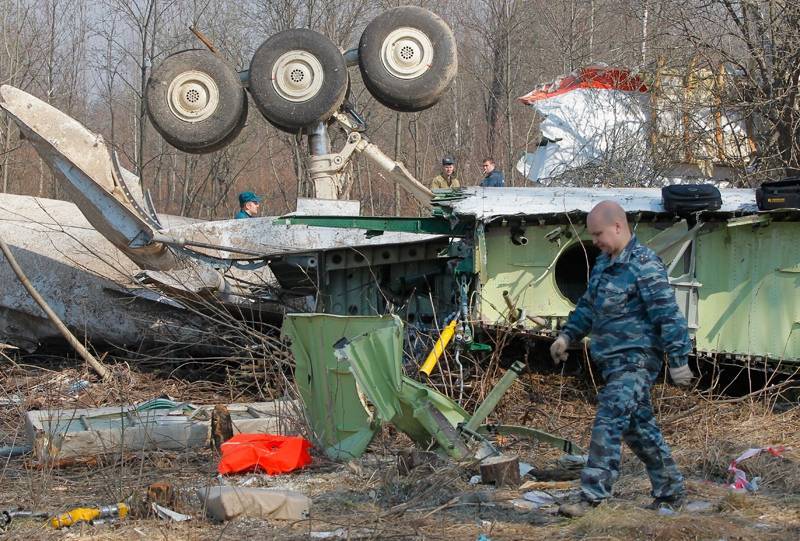 СК раскрыл подробности крушения самолета Качиньского под Смоленском