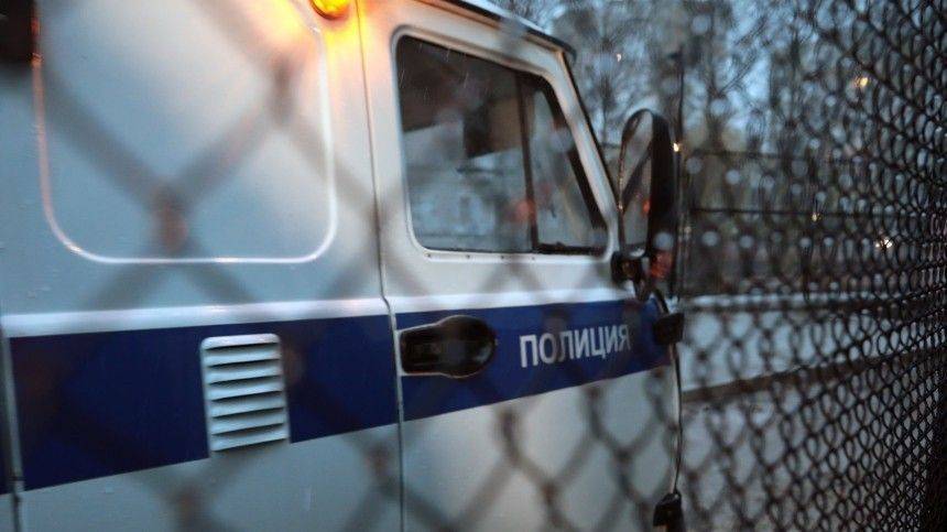 В Петербурге изрезанный ножом мужчина сбежал от похитителей через окно