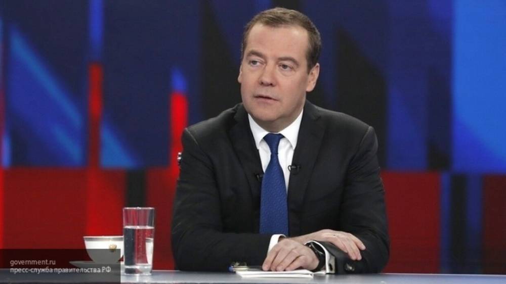 Медведев обозначил ситуацию с коронавирусом угрожающей
