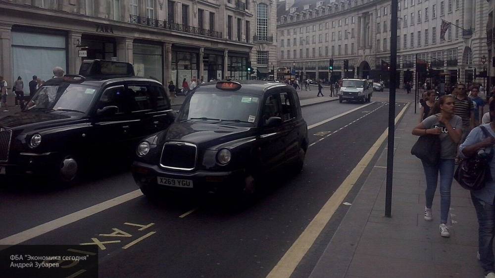 Лондонский таксист подвез кашляющую пассажирку и умер от коронавируса