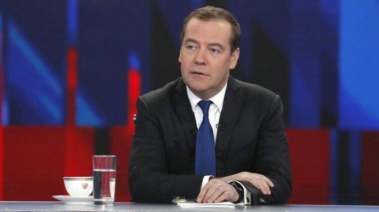 Медведев заявил об угрозе расслоения общества из-за пандемии