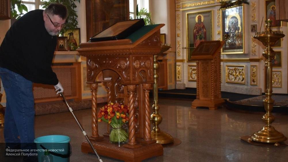 РПЦ рекомендовала прихожанам в Страстную неделю и на Пасху молиться дома