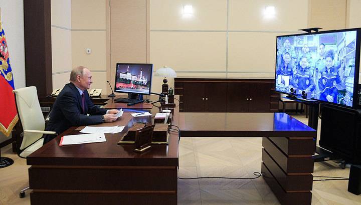 Путин побеседовал с космонавтами о переговорах с Трампом и сотрудничестве с США