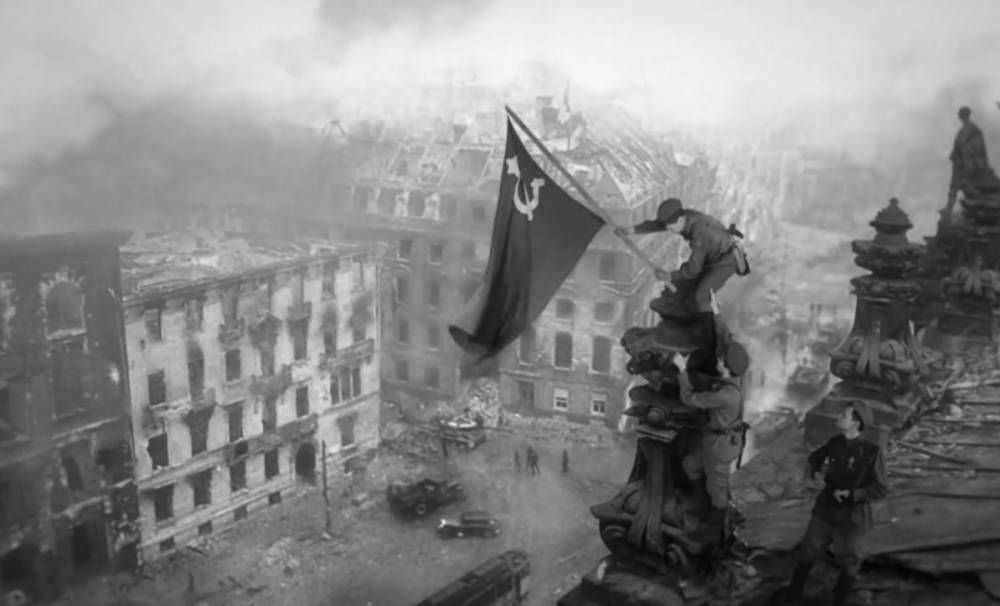 Момент снимка водружения Знамени Победы над Рейхстагом воссоздали на видео