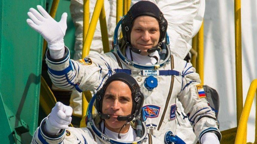 Путин назвал освоение космоса символом прогресса и поздравил экипаж МКС