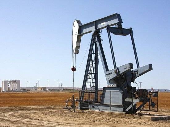 Россия согласилась сократить добычу нефти больше всех в мире