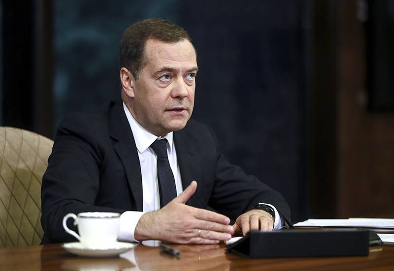 Медведев раскритиковал "сверхоптимистические" прогнозы по коронавирусу