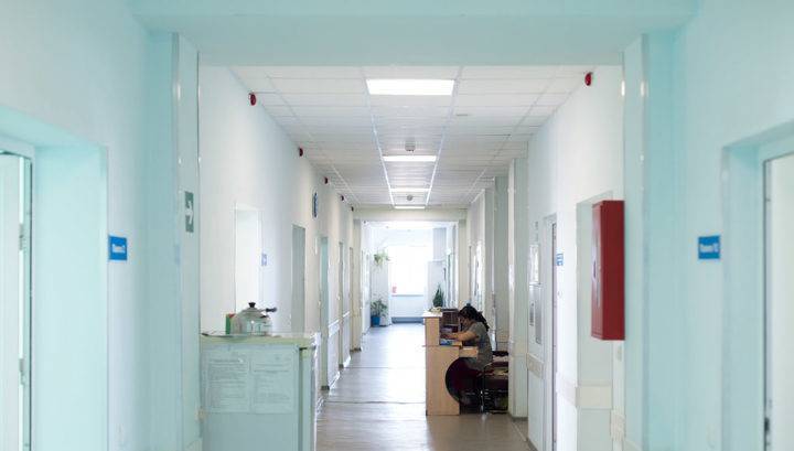 Врачи в Петушинской больнице борются за жизнь коллеги с коронавирусом