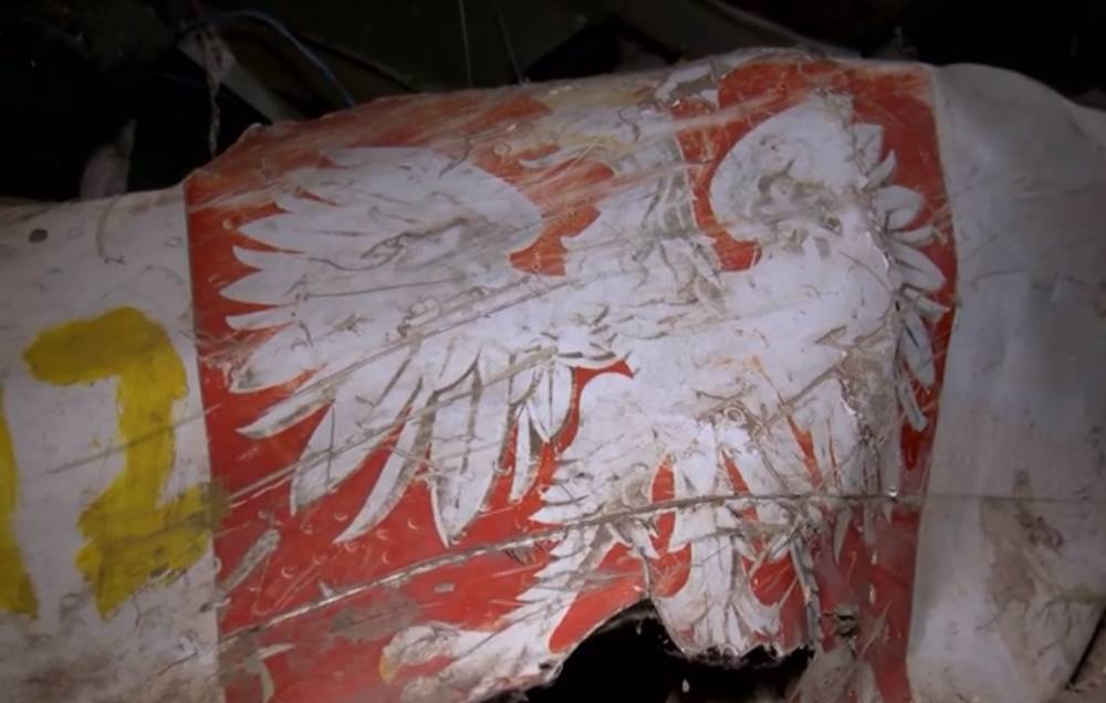 Фрагменты разбившегося самолета Леха Качиньского СК показал на видео