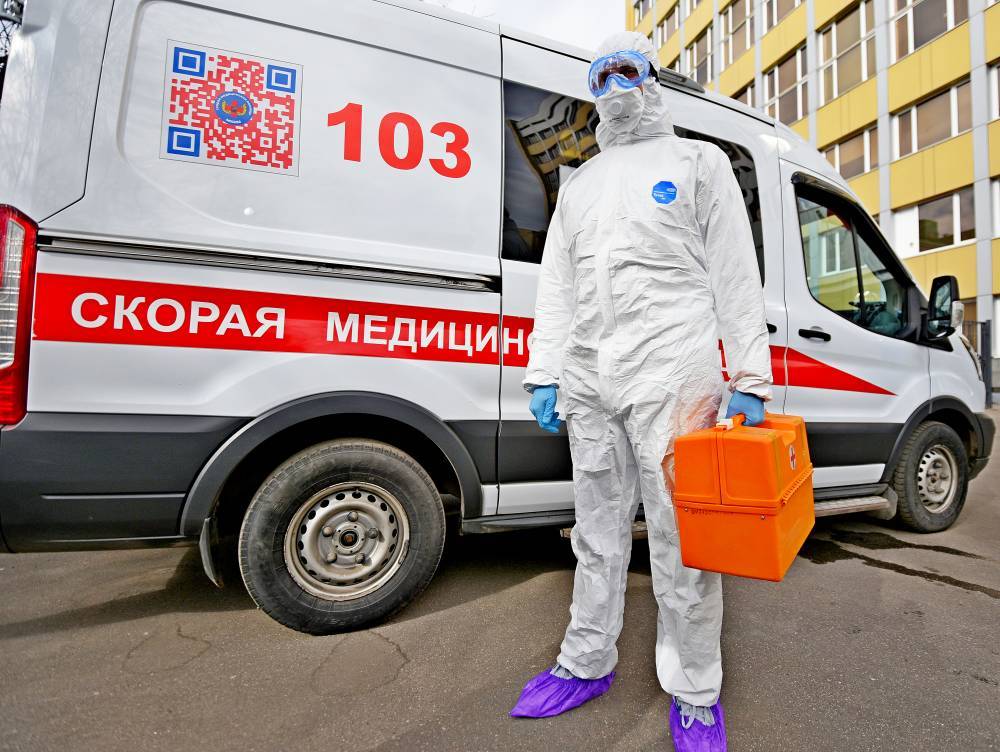 Одна бригада «скорой» в Москве выполняет 5-7 вызовов за сутки к пациентам с COVID-19