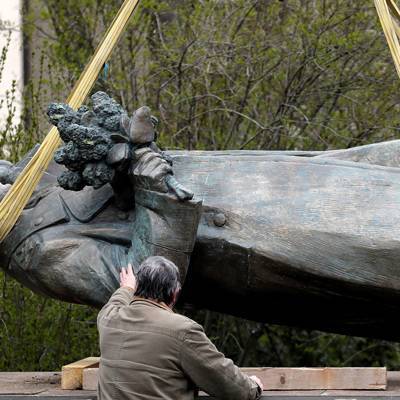Кремль предпочел бы видеть демонтированный в Праге памятник маршалу СССР Ивану Коневу восстановленным