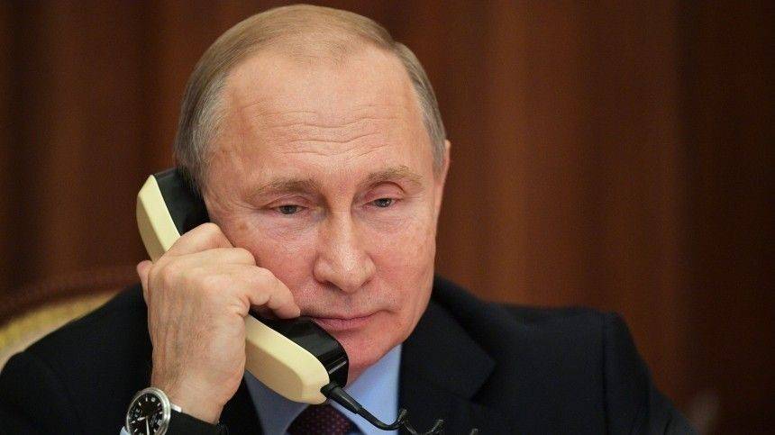 Путин и Трамп обсудили по телефону ситуацию на глобальном рынке нефти