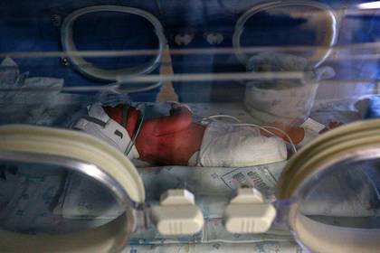 Десять новорожденных детей заразились коронавирусом от сотрудников роддома