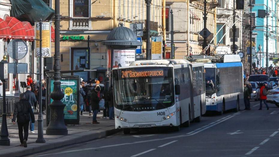 Дополнительный общественный транспорт направят на улицы Петербурга