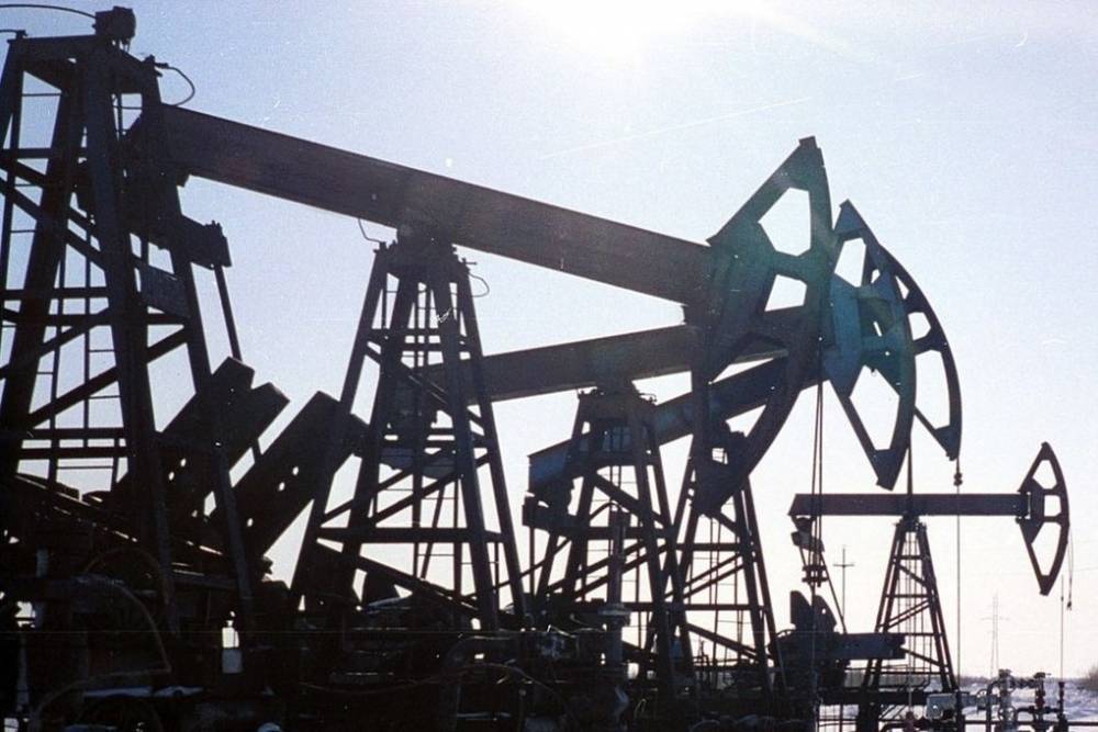 ОПЕК+ согласовала сделку по сокращению добычи нефти
