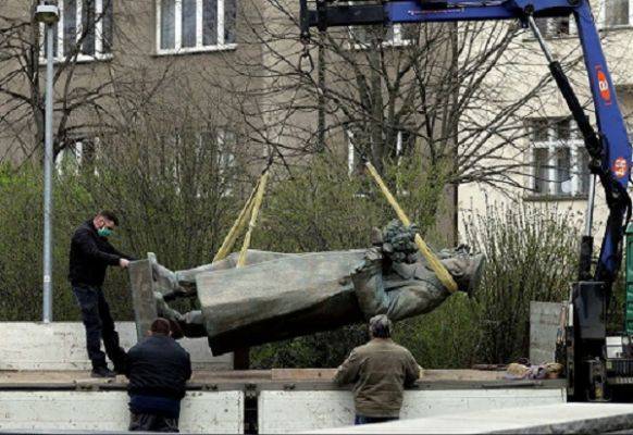 Чехия отреагировала на уголовное дело по сносу памятника Коневу