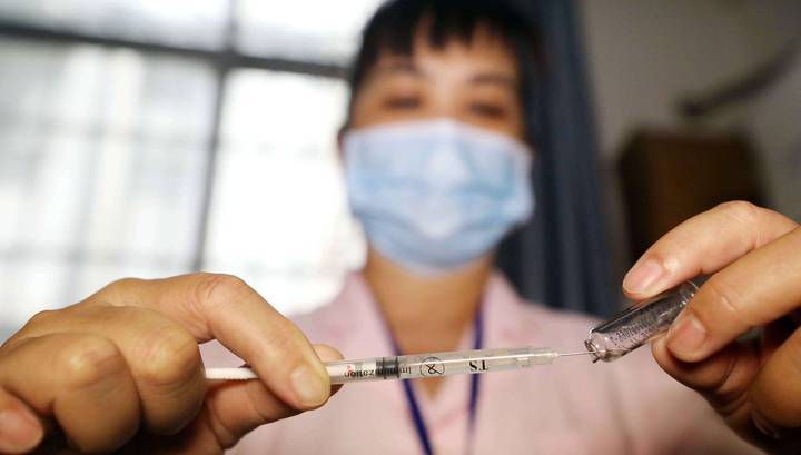 В Россию для борьбы с коронавирусом вылетела группа китайских врачей