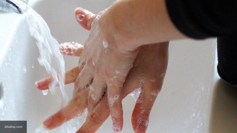 Ученые назвали опасность частого мытья рук и использования антисептика