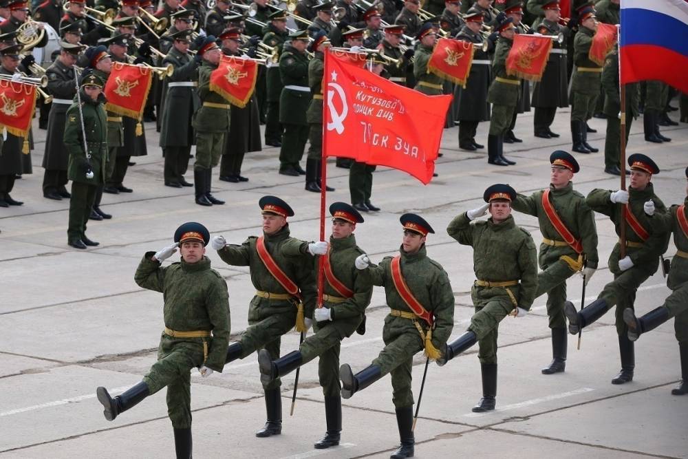 В Кремле пообещали обязательно провести парад Победы