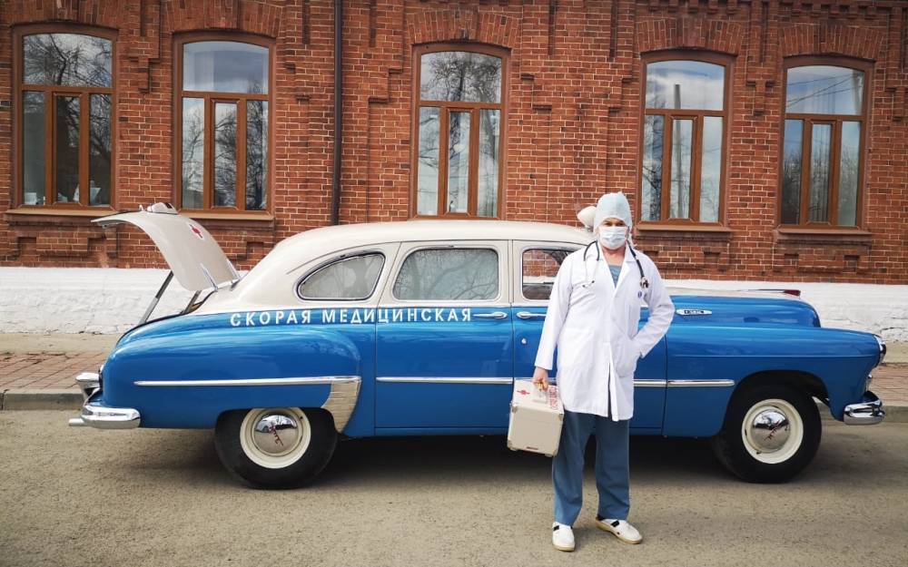 Коллекционный санитарный ЗИМ 1959 года вернулся на службу в разгар пандемии
