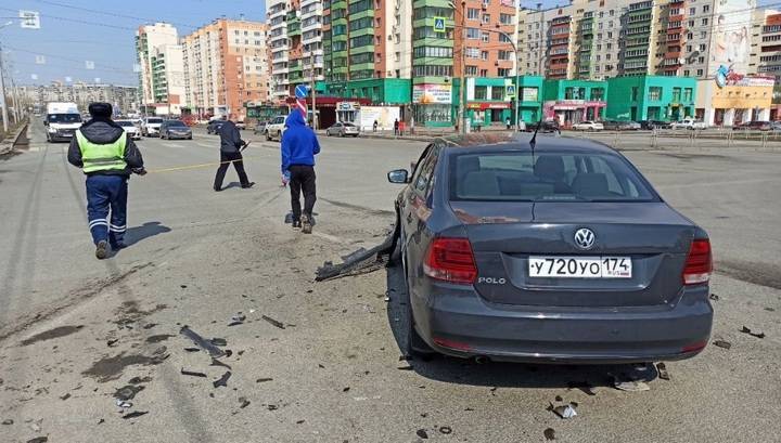 Таксист протаранил полицейских, сопровождавших колонну дезинфекторов в Челябинске. Видео