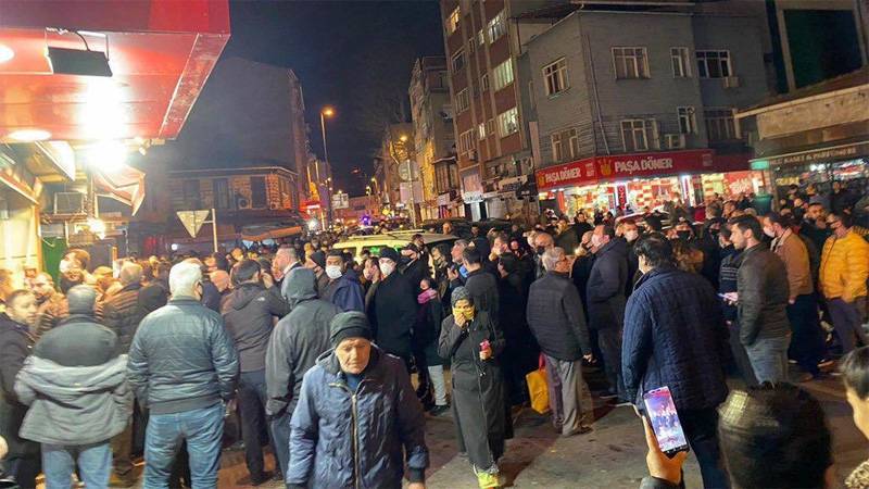 В Турции люди дерутся за хлеб из-за комендантского часа