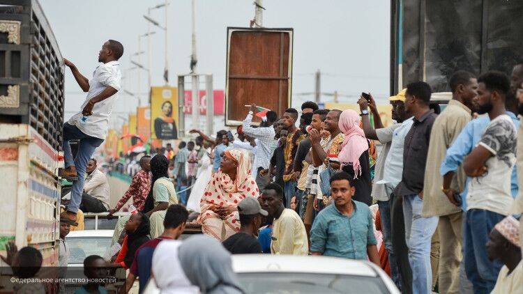 Кризис вынудил жителей Судана выйти на массовые митинги против Абдаллы Хамдока