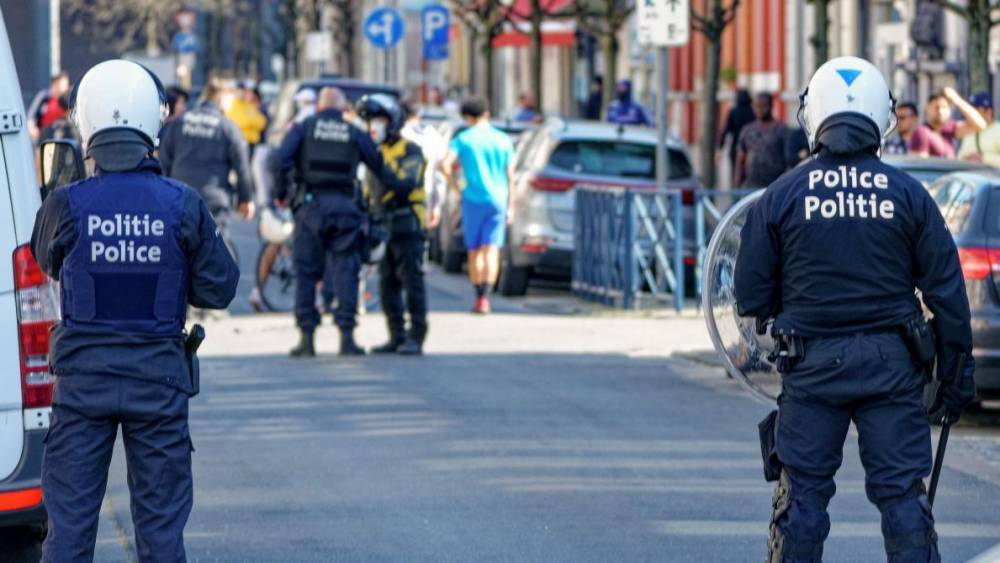В Брюсселе вспыхнули беспорядки из-за смерти подростка, который погиб при преследовании полицией за нарушение карантина