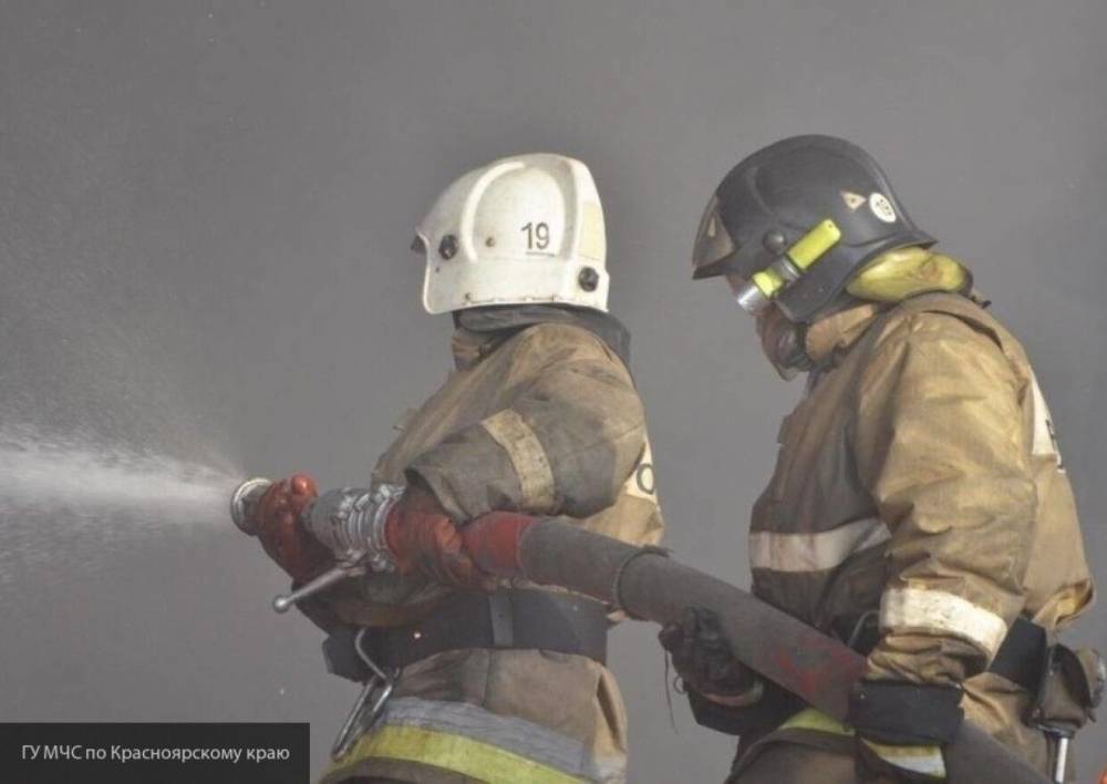 МЧС сообщило о масштабном пожаре на территории наркодиспансера в Красноярске