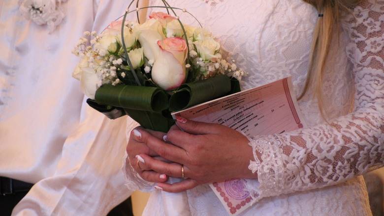 В Тюмени влюбленные переносят даты свадеб