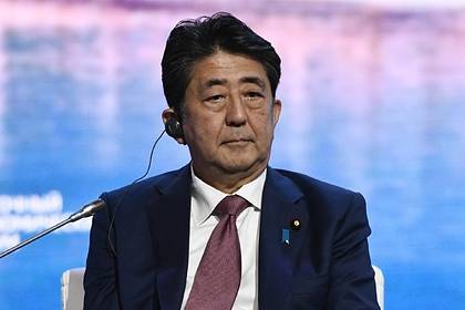 Премьер Японии снялся в домашнем клипе в поддержку самоизоляции