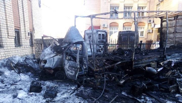 Пожар и взрыв: водитель, ночевавший в машине, сжег инкассаторские авто в Архангельске