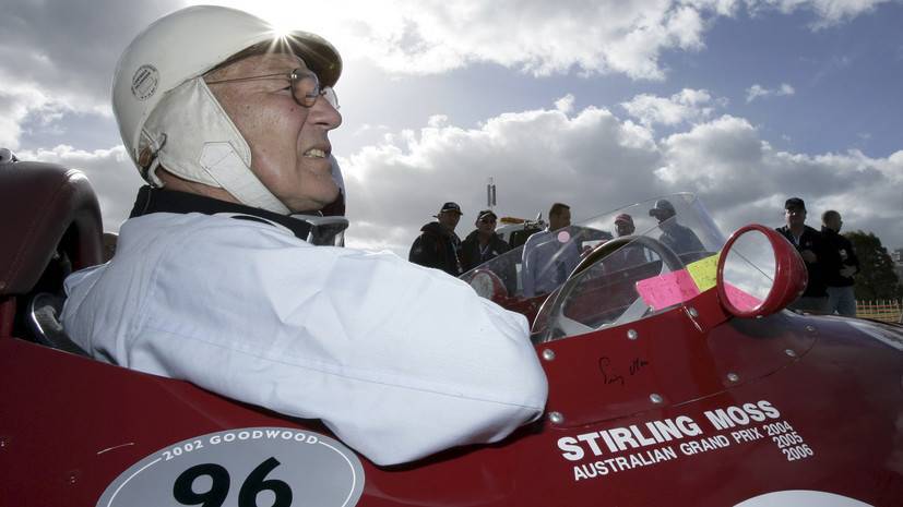 Легендарный британский гонщик Стирлинг Мосс скончался в возрасте 90 лет