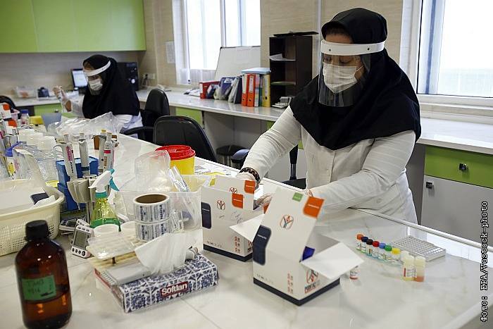 Иран проверит версию создания коронавируса военными биологами