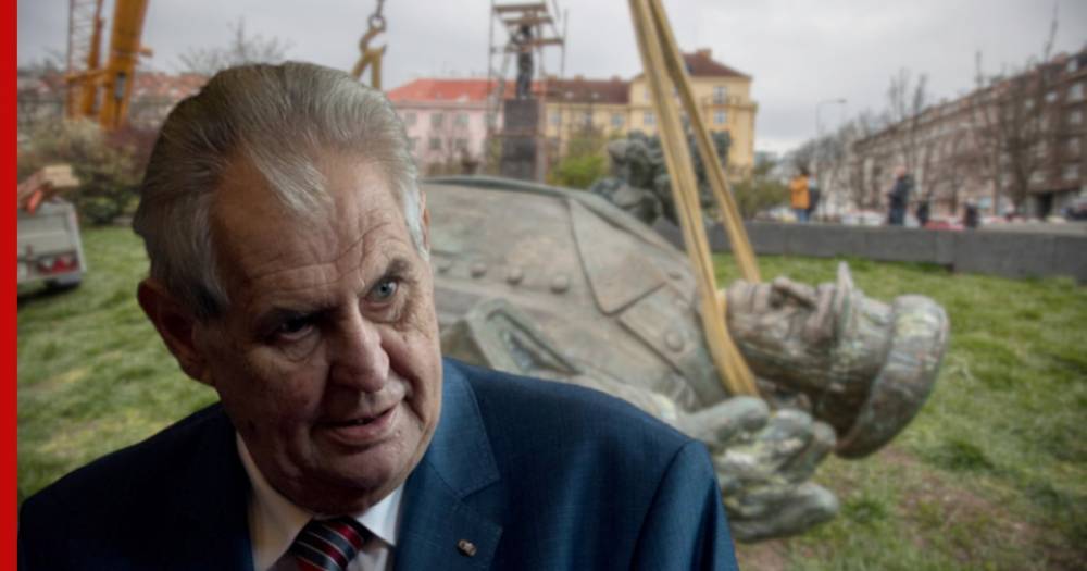 Президент Чехии назвал глупостью снос памятника маршалу Коневу в Праге