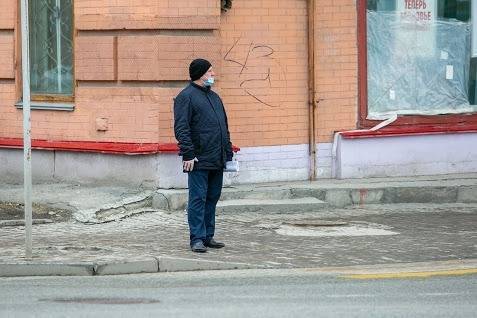 В Москве составили протокол о нарушении самоизоляции на мужчину, который выпал из окна