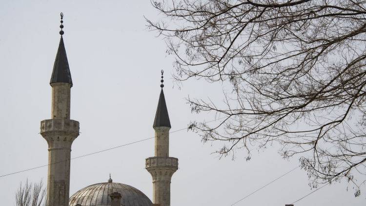 Муфтият Крыма продлил табу на коллективные молитвы в мечетях