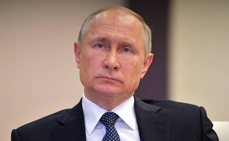 Песков рассказал, без чего скучает Путин на удаленке